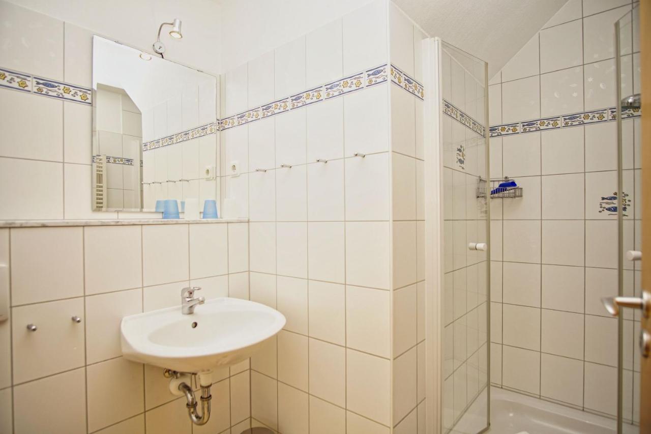 Nah Am Meer, Ruhige Lage, Gratis Nutzung Vom Ahoi Erlebnisbad Und Sauna In Sellin - Haus Inselblick Fewo 02 Goehren  Esterno foto